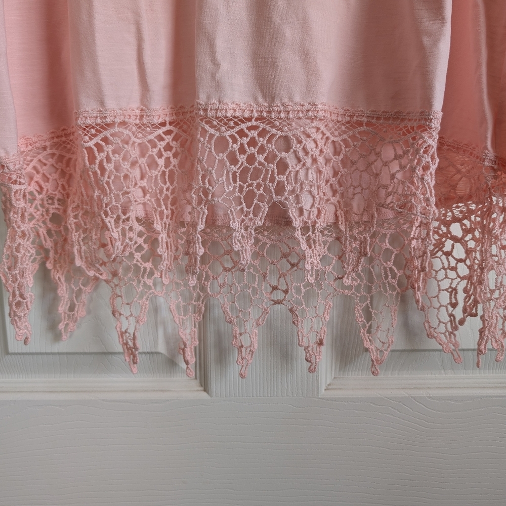 NWT Simply Noelle Pink Boho Tunic Top With Lace Crochet Hem Size S/M - Picture 3 of 9